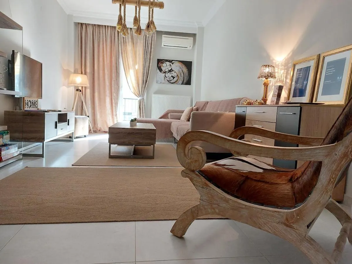 Antigonidon Square Luxury Apartment Tesalónica Grecia